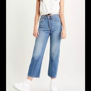 Levi’s Ribcage Straight Ankle Jeans